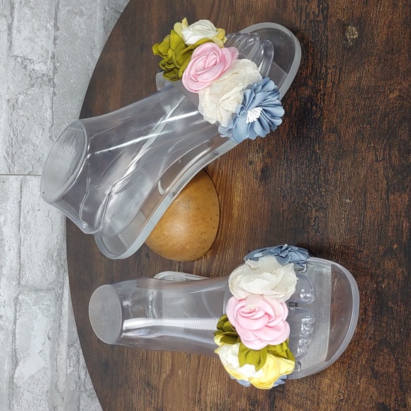 Clear Jelly Slides w/Flower Trimmed Band - Picture 1 of 7